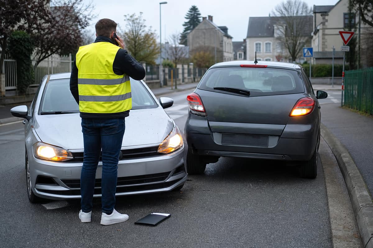 Deux voitures légèrement endommagées lors d’un constat après collision en ville